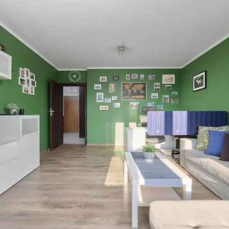 Lively In With Balcony And Desk By Renters * فروتسواف