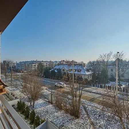 شقة Lively In With Balcony And Desk By Renters