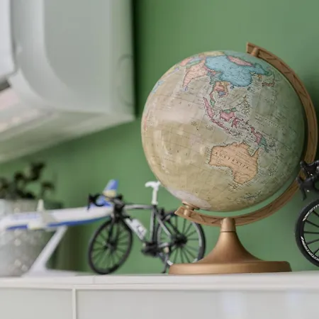 Lively In With Balcony And Desk By Renters *