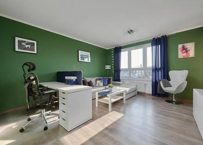 Lively In With Balcony And Desk By Renters