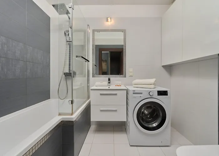 Lively In With Balcony And Desk By Renters Wrocław