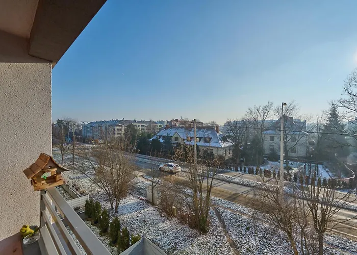 Apartman Lively In With Balcony And Desk By Renters