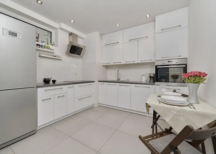 Lively In With Balcony And Desk By Renters Apartment *