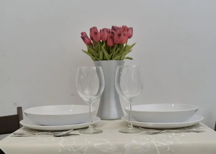 Apartman Lively In With Balcony And Desk By Renters *